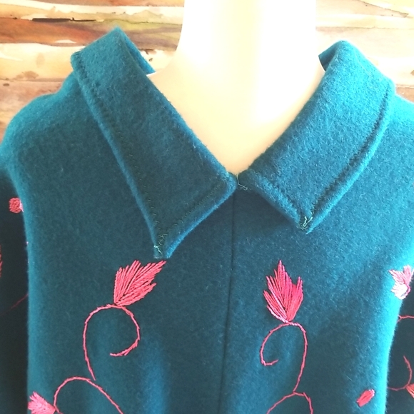 60's Hippie Fringe Teal Wool Pink Hand Embroidery Cape Shawl Poncho GUVC OSFA - Picture 9 of 12